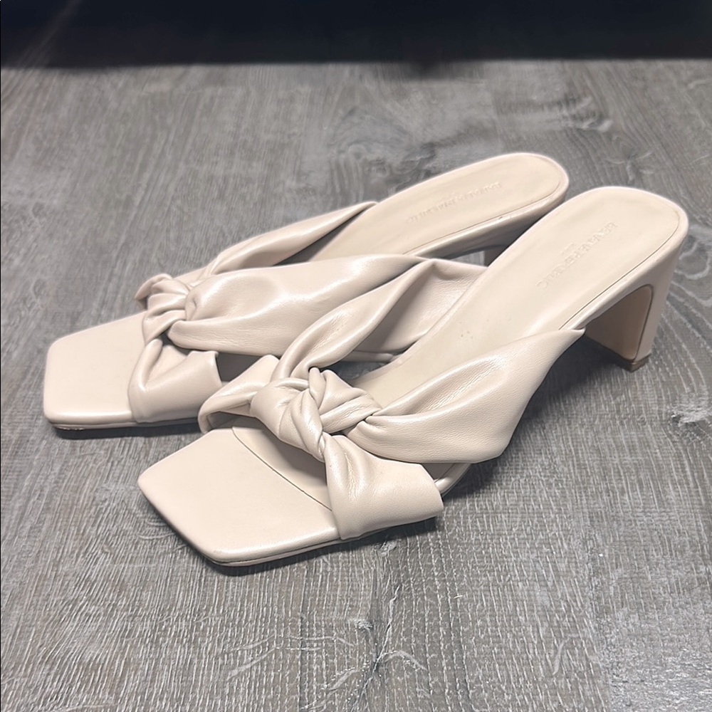 Banana Republic twisted knot sandal